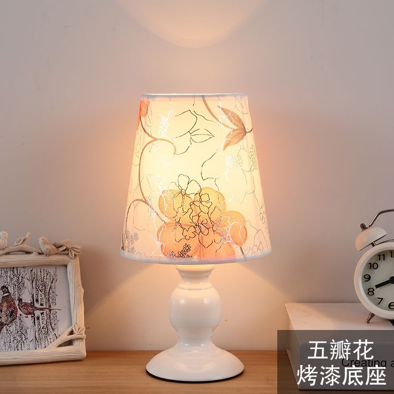 Table lamp Bedroom bedside lamp Simple modern creative living room lamp Dimming eye protection Student dormitory bedroom small table lamp