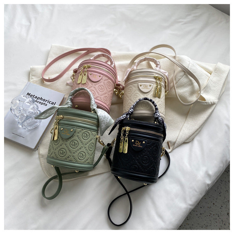 Solid color texture small bag women's autumn 2025 new trendy fashion niche portable round bucket bag popular messenger bag