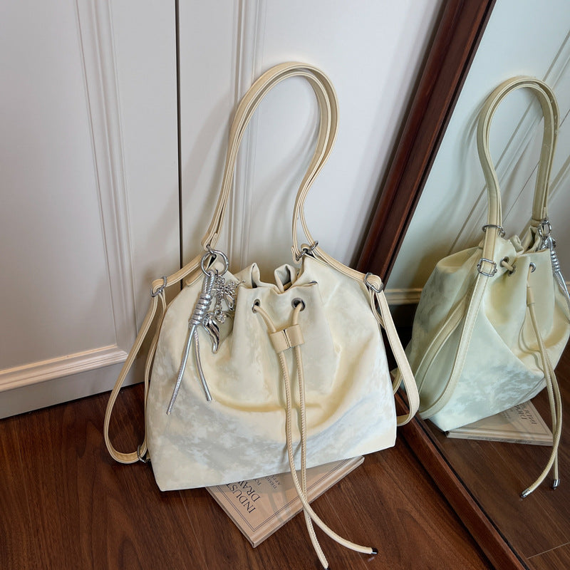 Cross-border light luxury fashion design shoulder bag women's 2025 summer simple texture backpack commuter messenger bag tide