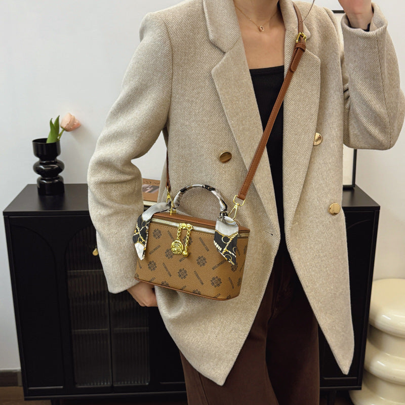 2025 new box bag silk scarf high-end fashion printed letter versatile shoulder crossbody small square bag