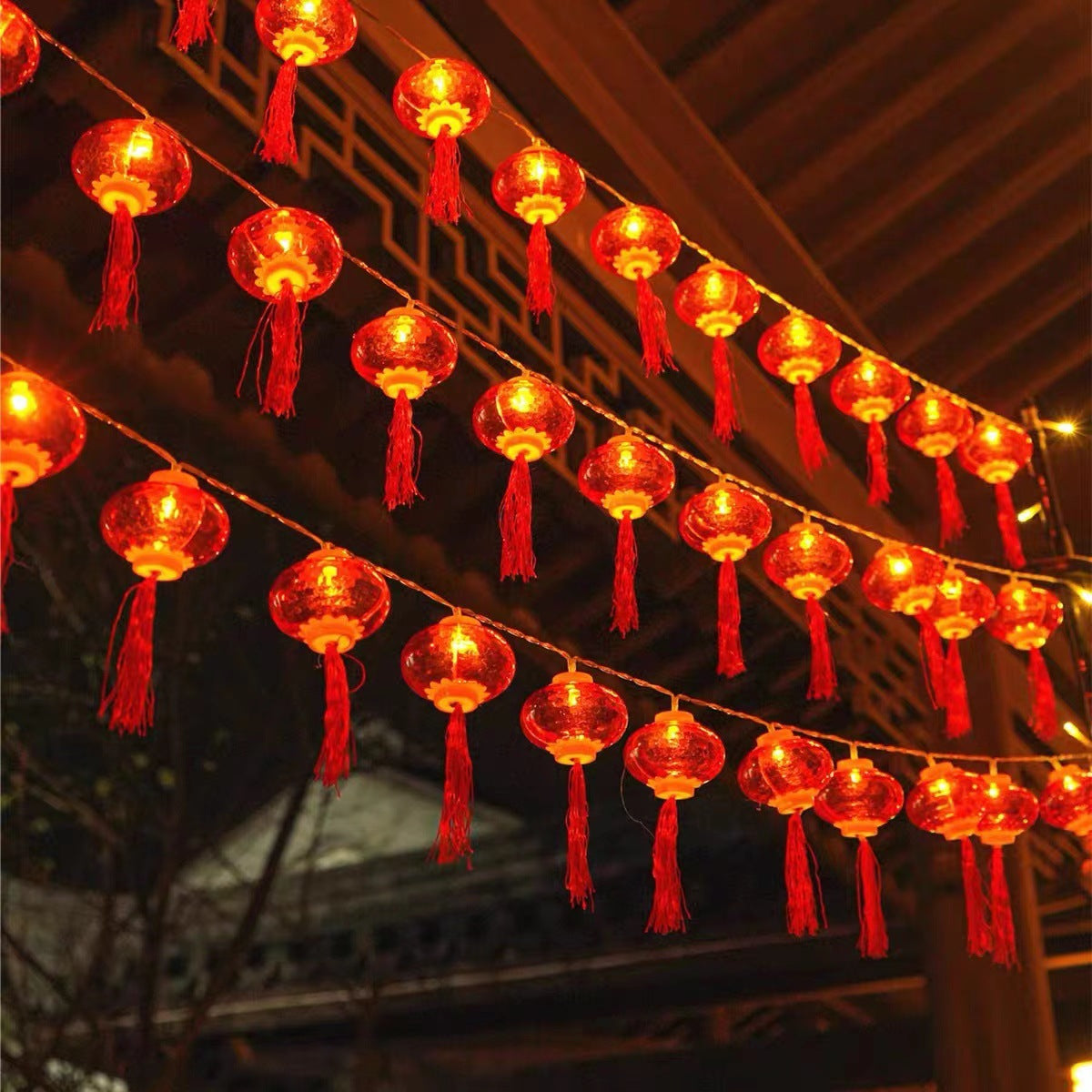 LED lantern string, Chinese New Year lanterns, Spring Festival flashing lights, festive Lantern Festival, New Year's fringed red lanterns