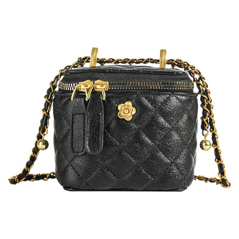 Hand carrying retro fashion bucket bag women's 2025 new Xiaoxiangfeng diamond chain shoulder bag versatile messenger bag