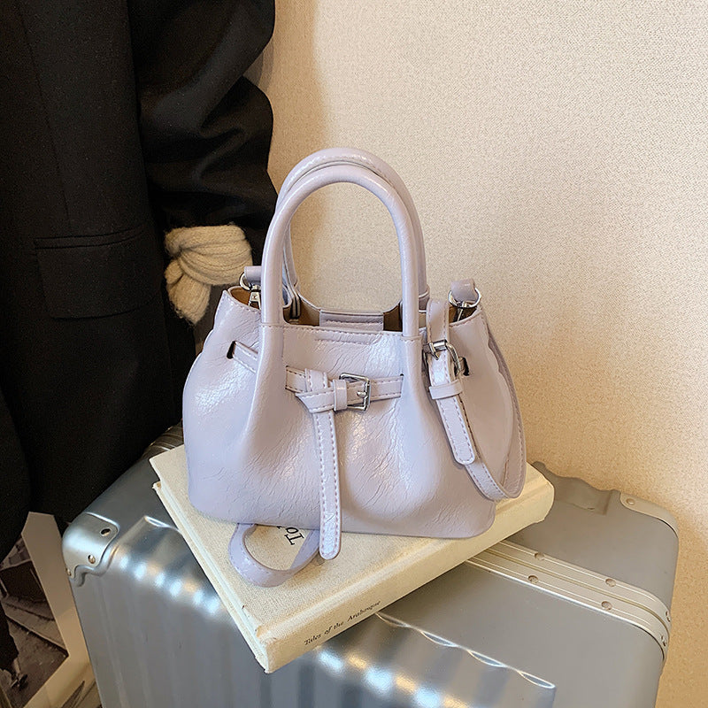 Fashion high sense 2025 new portable pleated bucket bag fashionable versatile foreign style shoulder messenger women's bag