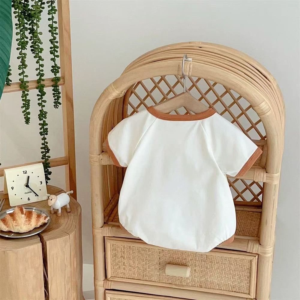 Newborn summer outfit: lightweight cotton short-sleeve romper and shorts set for infants and toddlers