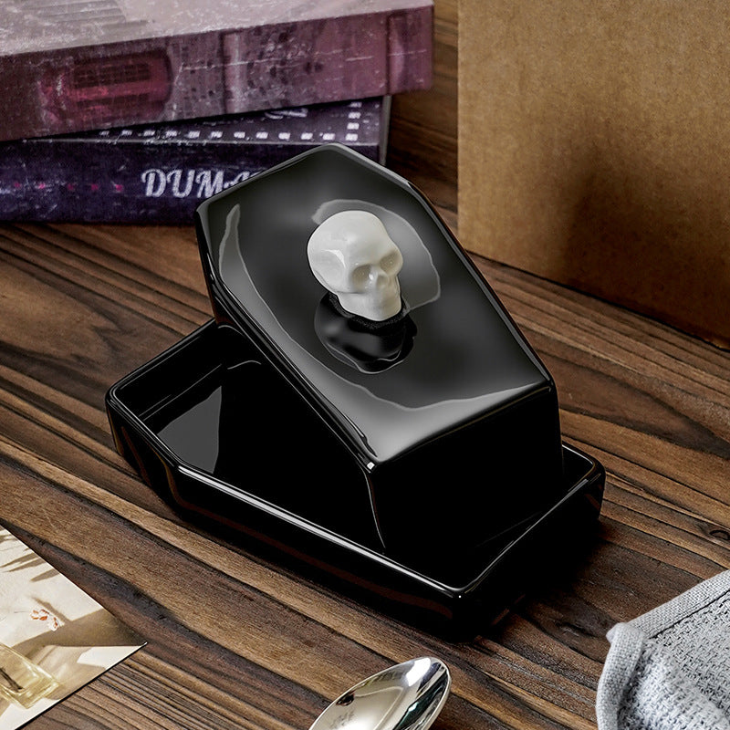 Personalized creative ceramic butter dish, european-style tableware with lid, butter dish for desserts and sweets, square ceramic plate