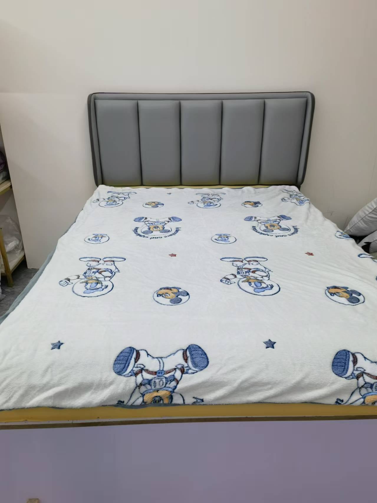 Special treatment milk fleece single quilt cover 145 * 195 pick up the leak price of 39 yuan will not be refunded or exchanged.