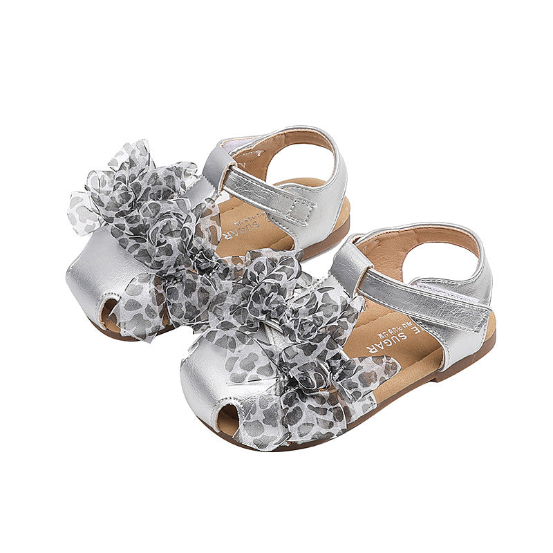 Girls' mori-style sweet floral hollow-out closed-toe sandals,  summer new soft sole princess shoes, non-slip beach sandals