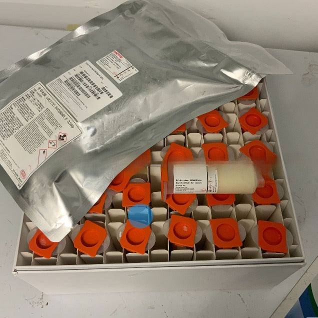 A piece of Loctite E3200 ink cartridge chip is packed with 30CC white glue, and Loctite E3200 epoxy resin glue.