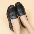Comfortable leather shoes for middle-aged and elderly women - soft sole, flat, wear-resistant, waterproof, spring/autumn style - grandma shoes
