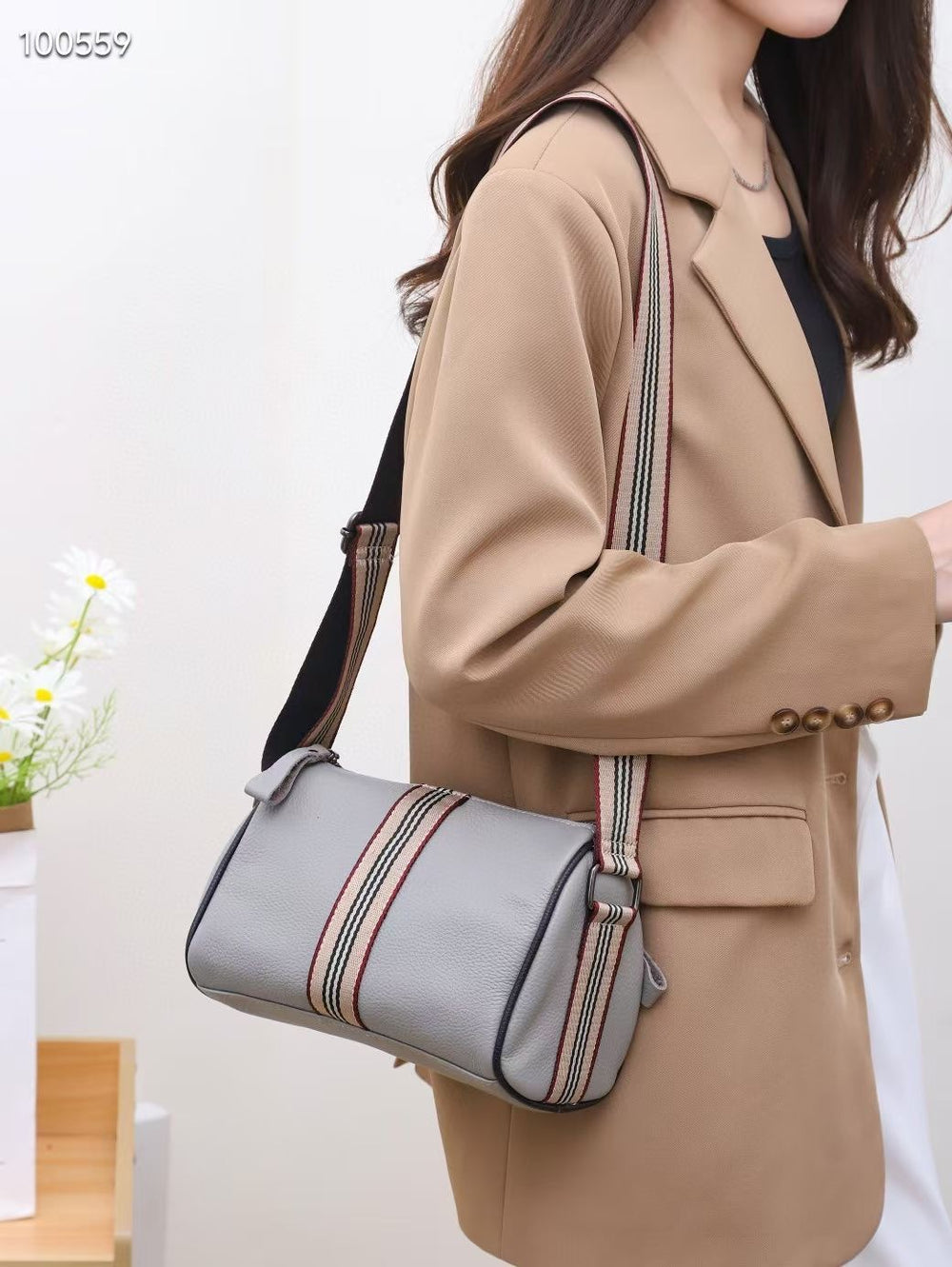Factory wholesale genuine leather women's bags 2024 new fashion boston pillow bag top layer cowhide shoulder crossbody bag
