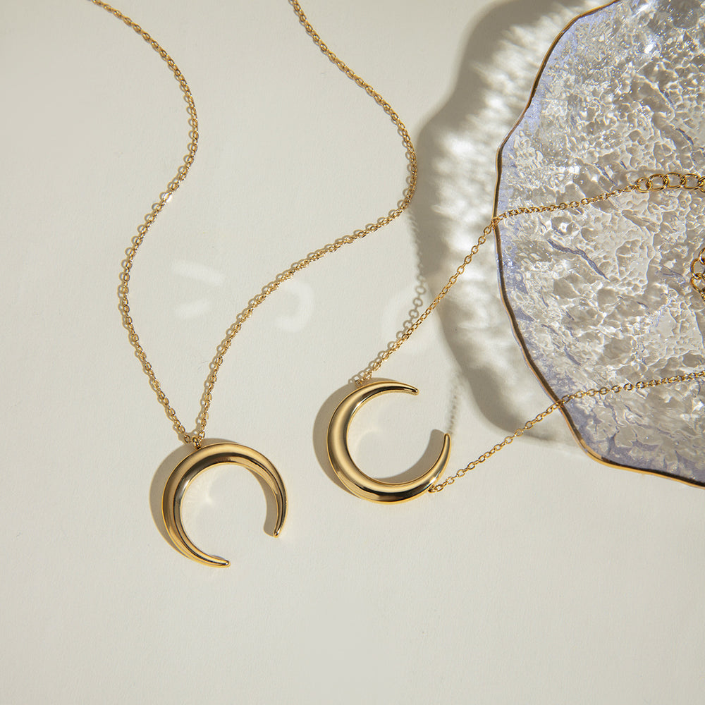 European and american cross-border hot-selling jewelry: trendy street style horn necklaces, creative women's moon necklaces, crescent clavicle chains