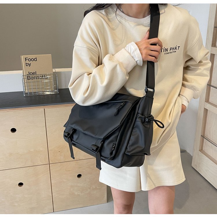 Cross-border popular trendy brand men's and women's messenger bags, locomotive bags, leather film shoulder bags, fashionable and versatile students, class mailman bags