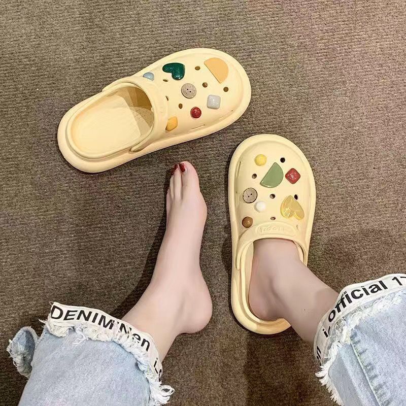 Crocs women's sandals 2023 summernew arrivalpopularthick solecute cartoon toe cap beach slippers trendy ins