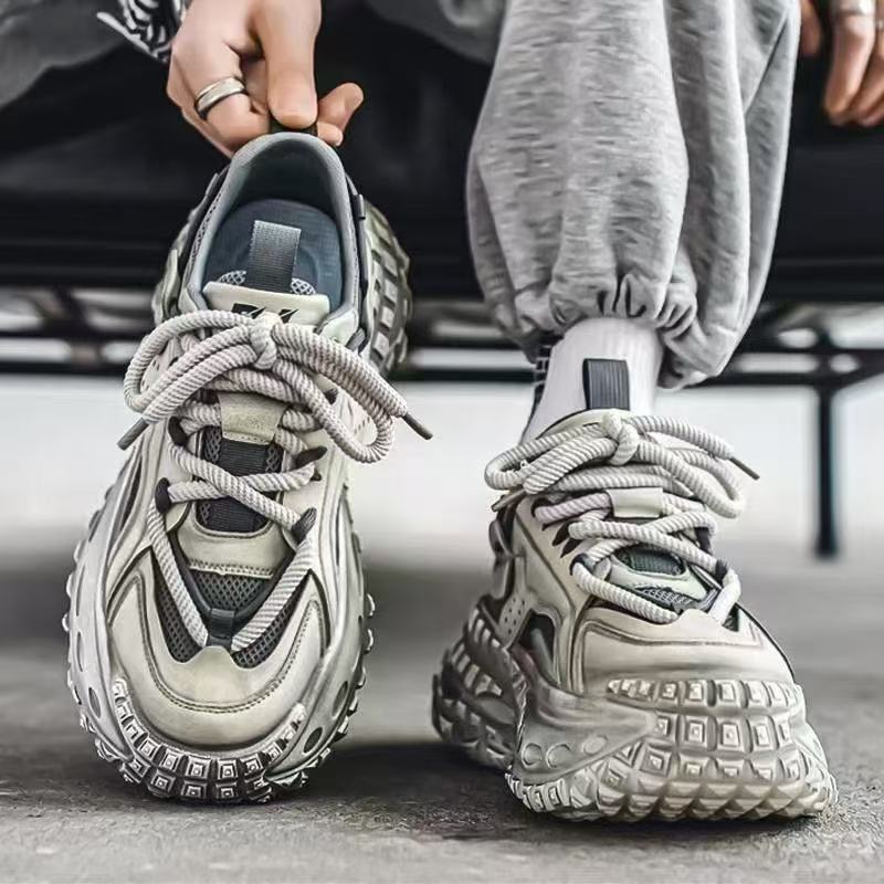Winter men's new breathable mesh teenager sports shoes men's trendy versatile tire sole chunky dad shoes