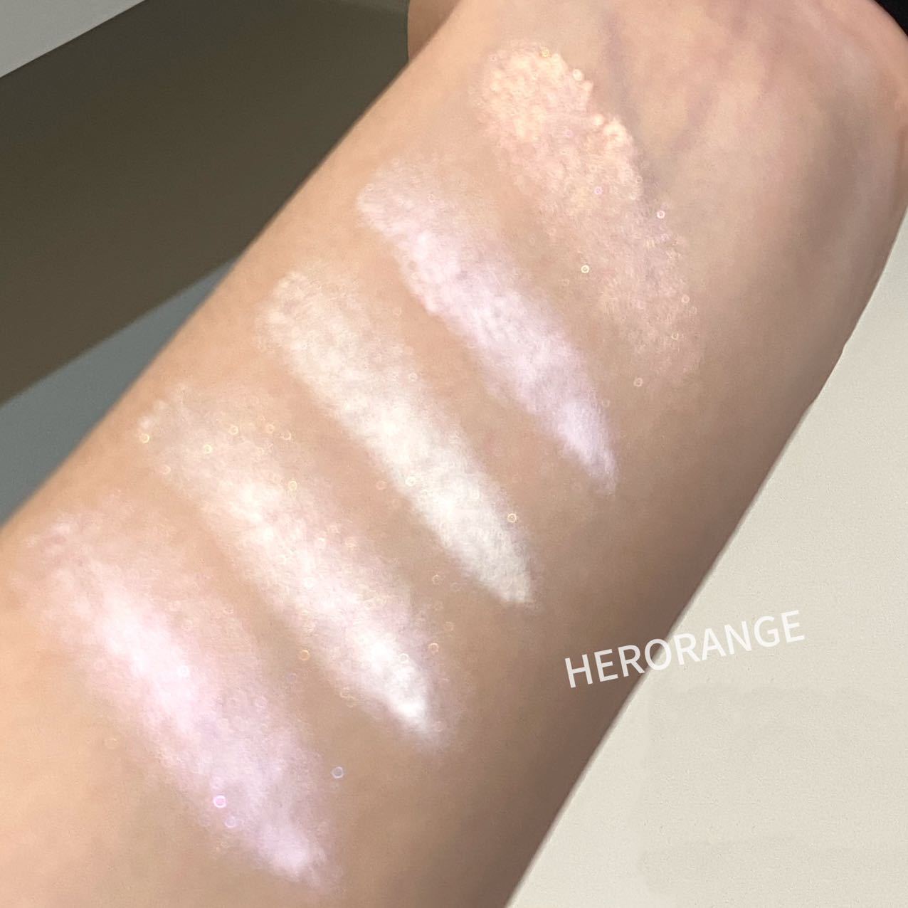 HERORANGE Magic light three-dimensional highlight cream broken diamond pearlescent fine flash aegyo saliva brightening highlight  makeup