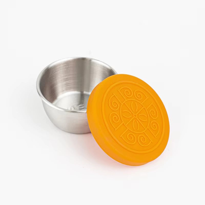 Factory direct supply 304 stainless steel seasoning dish large capacity sauce cup 50ml dipping dish with silicone cover wholesale