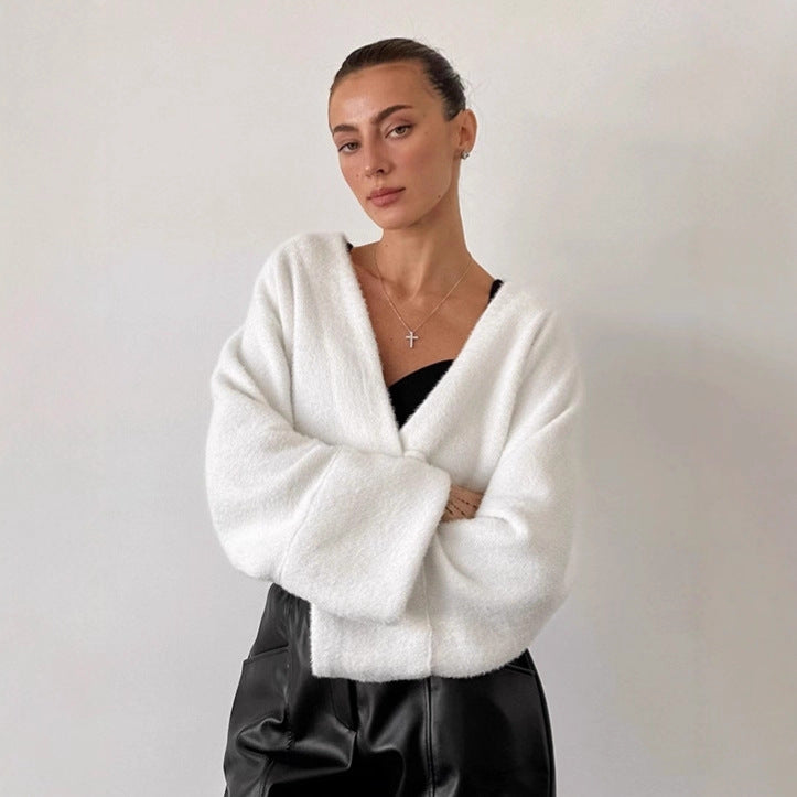 European and American  temperament white woolen jacket women's 2025 winter design short V-neck plush cardigan top