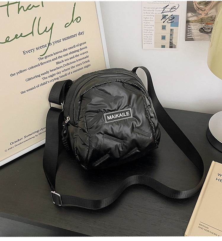 High-end niche messenger bag women's 2024 winter new Korean version fashion travel soft messenger bag