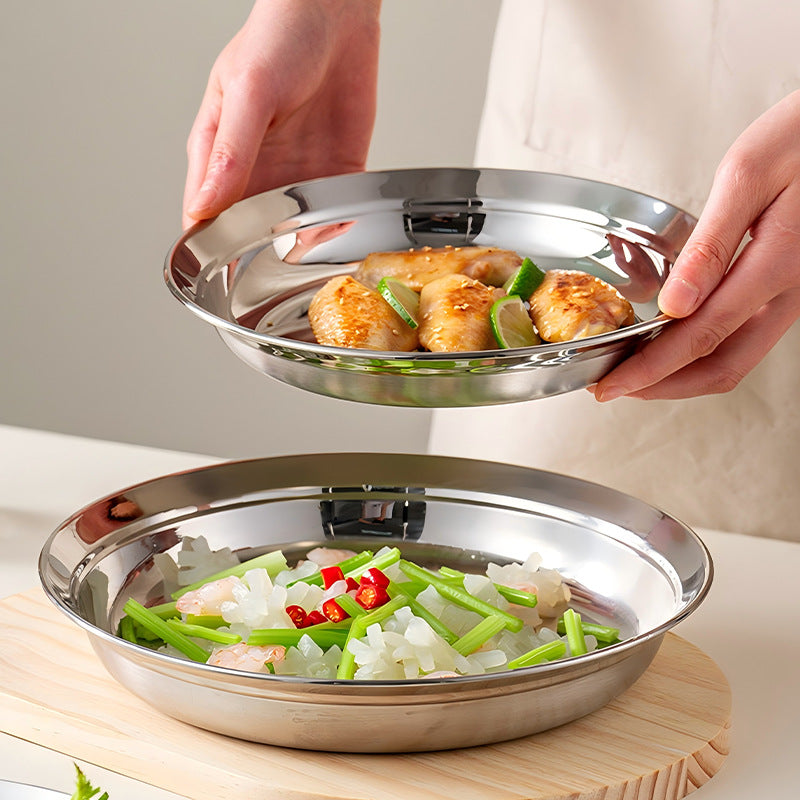 Factory direct wholesale food-grade tableware: 316 stainless steel flat-bottom round dishes, steaming trays, deep soup bowls, and fruit bowls for home use