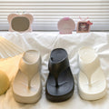 New 2026 summer women's platform sandals: trendy, height-boosting beach slides - versatile flip-flops for everyday wear