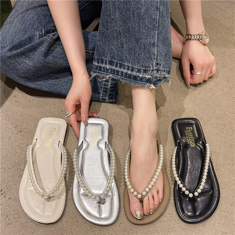 Women's flip-flops: stylish and sophisticated summer sandals - new fashion flat-heel thong sandals for beach and everyday wear