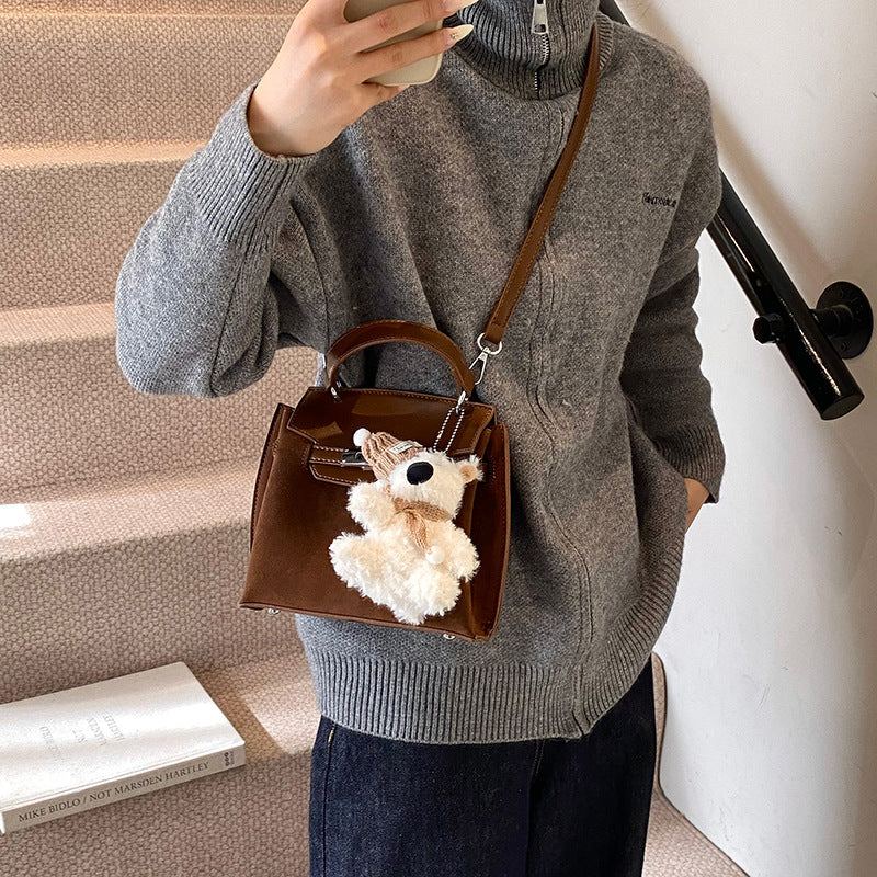 Retro niche suede bag women's 2025 new autumn and winter versatile messenger bag super fire handbag small bag