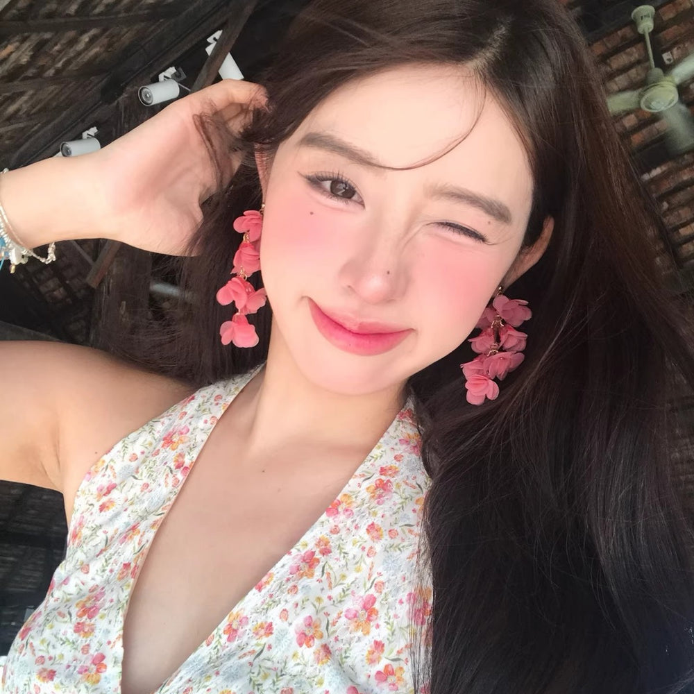 Super fairy and beautiful seaside resort style red flower tassel earrings for women, accessible luxury, high-end earrings, huge beautiful earrings