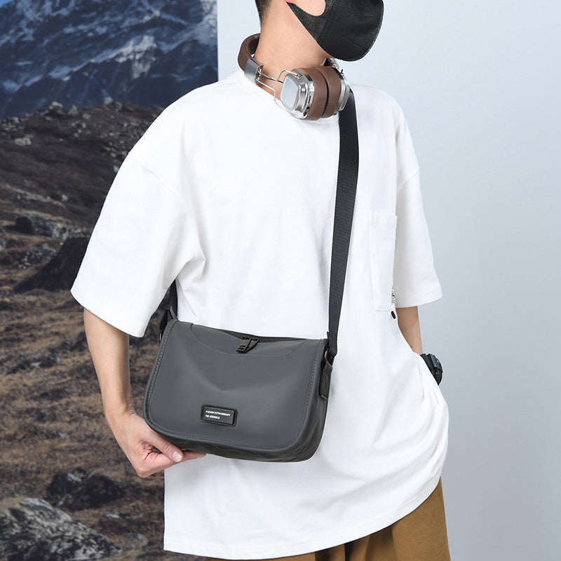New fashion messenger bag, simple and versatile trend shoulder bag, light and multi-functional anti-splashing men's bag, commuter bag