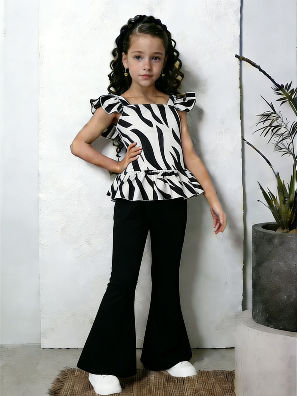 Summer girls' outfit for export: unique zebra print flutter sleeve ruffle top and high-waisted flare pants two-piece set
