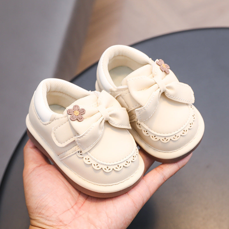 Baby girl shoes, new spring and autumn collection, featuring delicate floral lace trim. girls' leather shoes, princess-style shoes for little girls, soft-soled toddler shoes for infants and young children