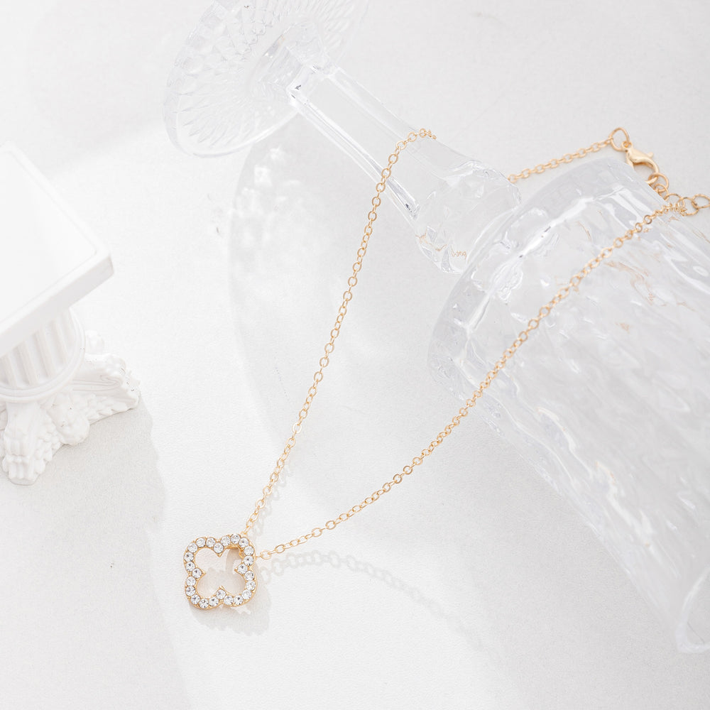 Four-leaf clover necklace wholesale new cross-border alloy jewelry niche high-end diamond-encrusted necklace pendant women's clavicle chain