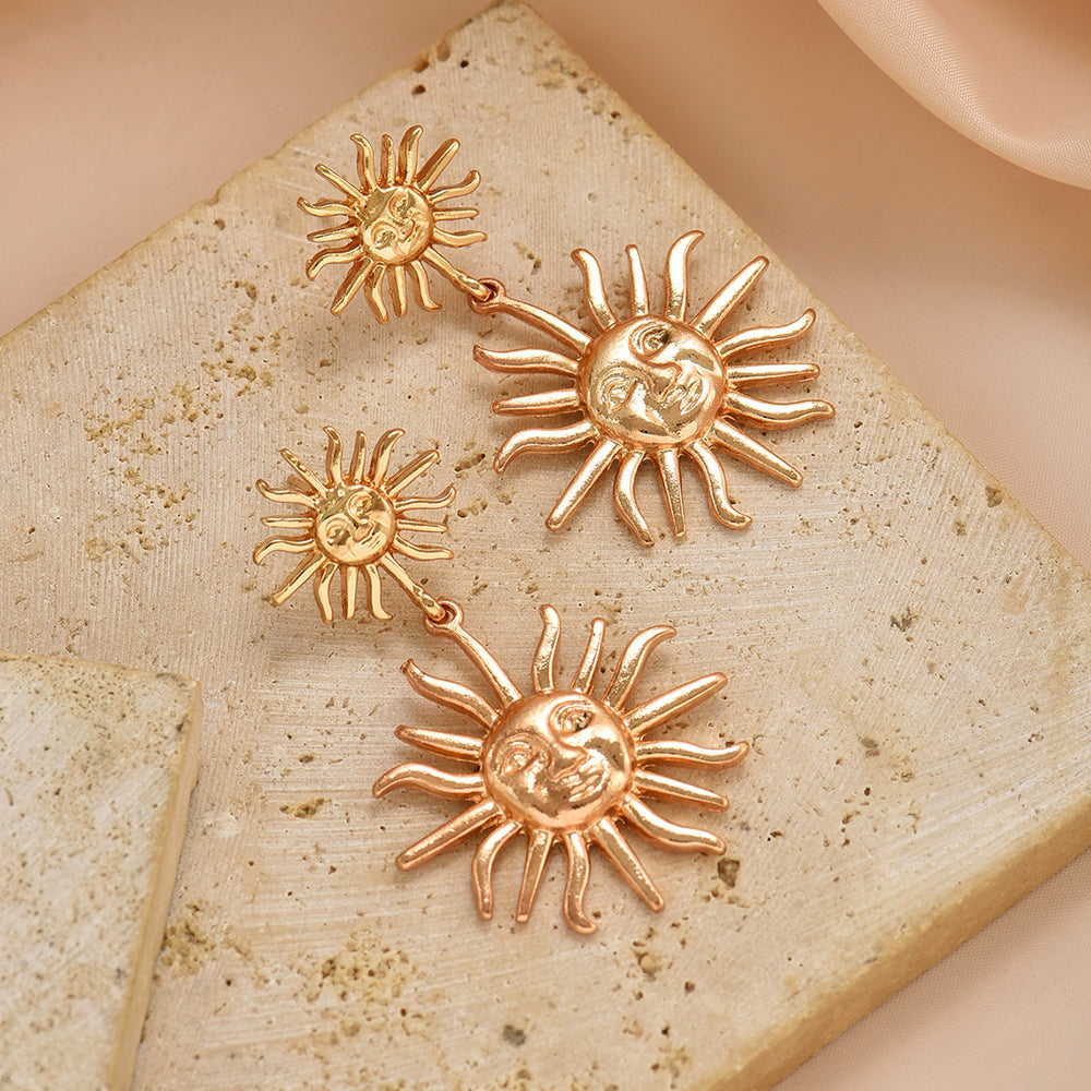 Wholesale sun-shaped earrings: cross-border retro trendy earrings, niche light luxury, high-end stud earrings, smiley face dangle earrings for women