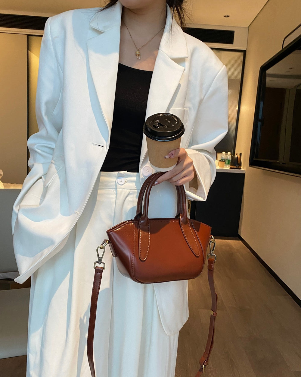 Classy first-layer oil-waxed cowhide shoulder cross-body dumpling bag wing bag texture satchelwork clothing bag genuine leather women's bag