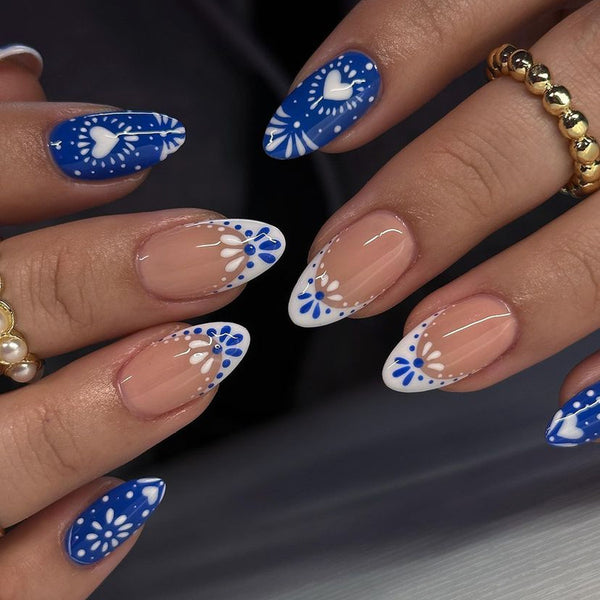 24 medium and long oval manicure, white French wearing manicure, blue love totem fake nails removable