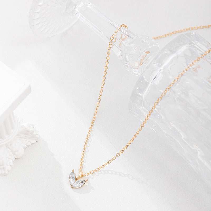 Wholesale alloy heart pendants - european & american cross-border jewelry, exquisite, niche, light luxury, high-end, versatile, diamond-studded necklaces for women