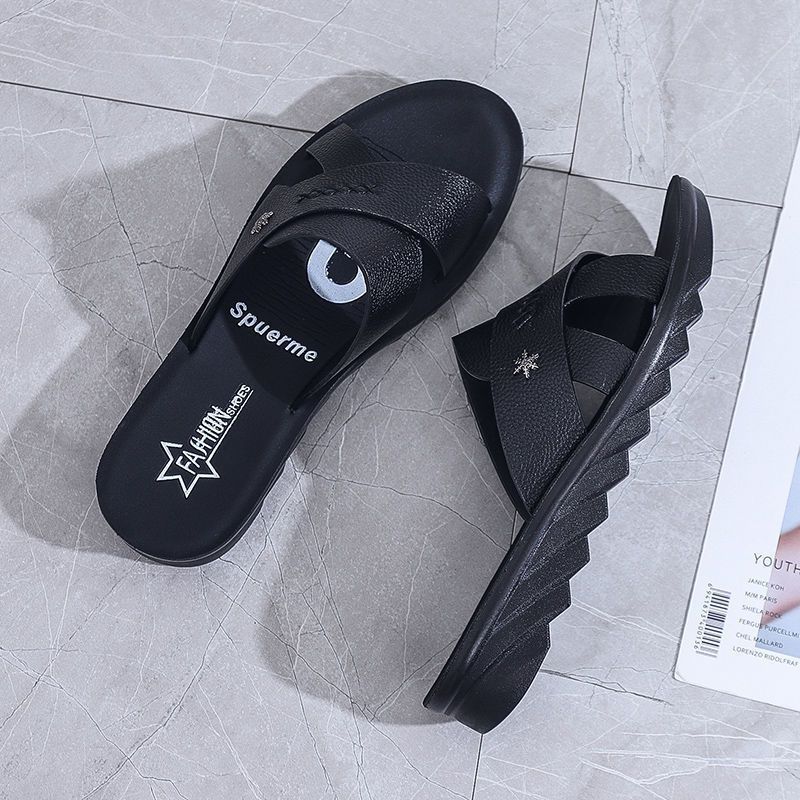 Women's summer sandals for middle-aged and elderly mothers - soft sole, non-slip, soft leather, flat, fashionable slippers for outdoor wear