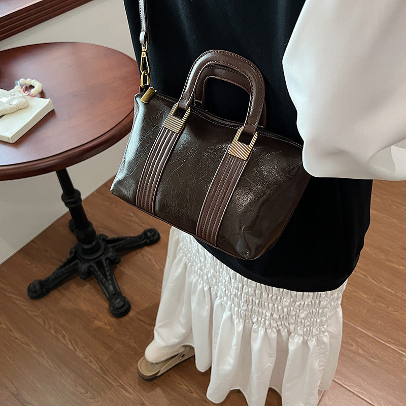 Cross-border women's bags 2025 new fashion and foreign style simple casual versatile portable shoulder messenger bag