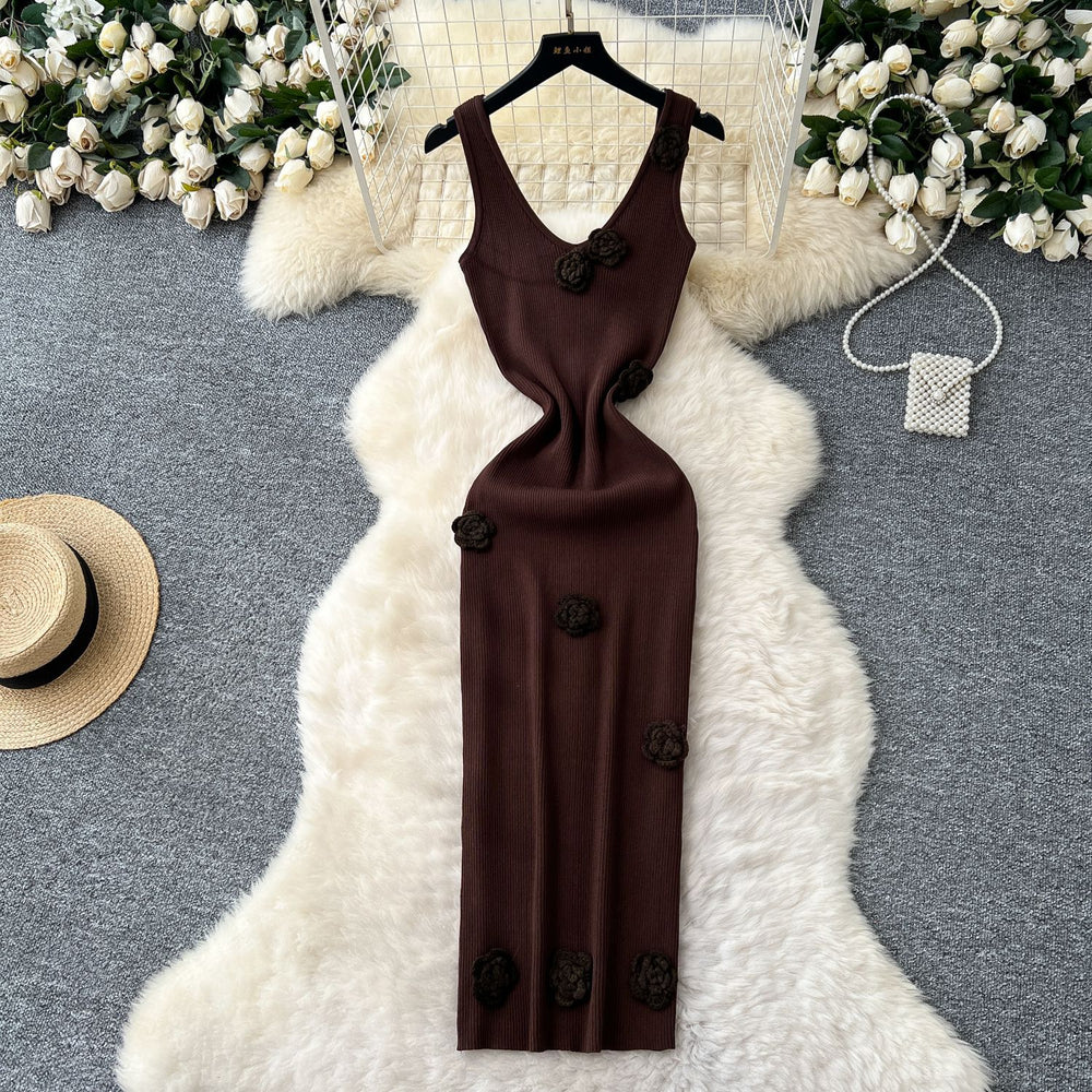 Goddess-style elegantsense of designstereo flower suspender v neck silmslimming look hip-hugging knittingdress2025 summer
