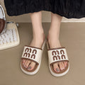 Women's flip-flops summer 2025 new fashion indoor internet celebrity outwear thick solenon-slip beach stomping on shit feeling cool slippers