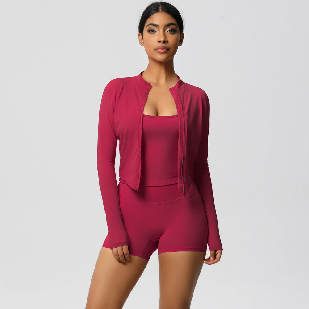 High-waisted, form-fitting, brushed yoga set. european and american style, "naked feel" quick-dry fitness outfit. three-piece set for outdoor leisure, running, and sports