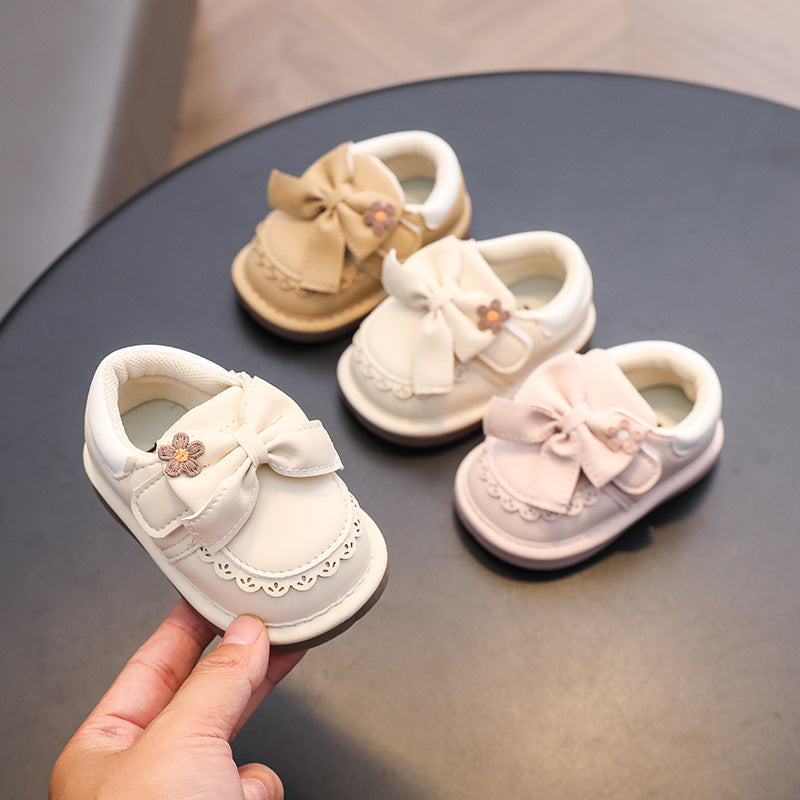 Baby girl shoes, new spring and autumn collection, featuring delicate floral lace trim. girls' leather shoes, princess-style shoes for little girls, soft-soled toddler shoes for infants and young children