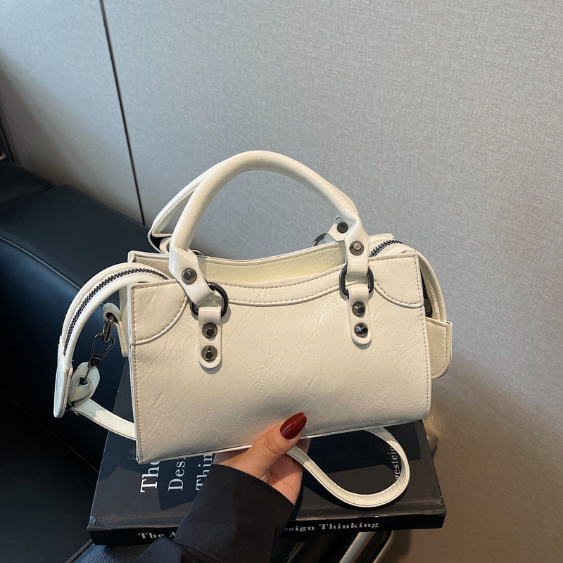 High sense fashion super fire small bag women 2025 new versatile messenger bag summer portable pillow bag small bag