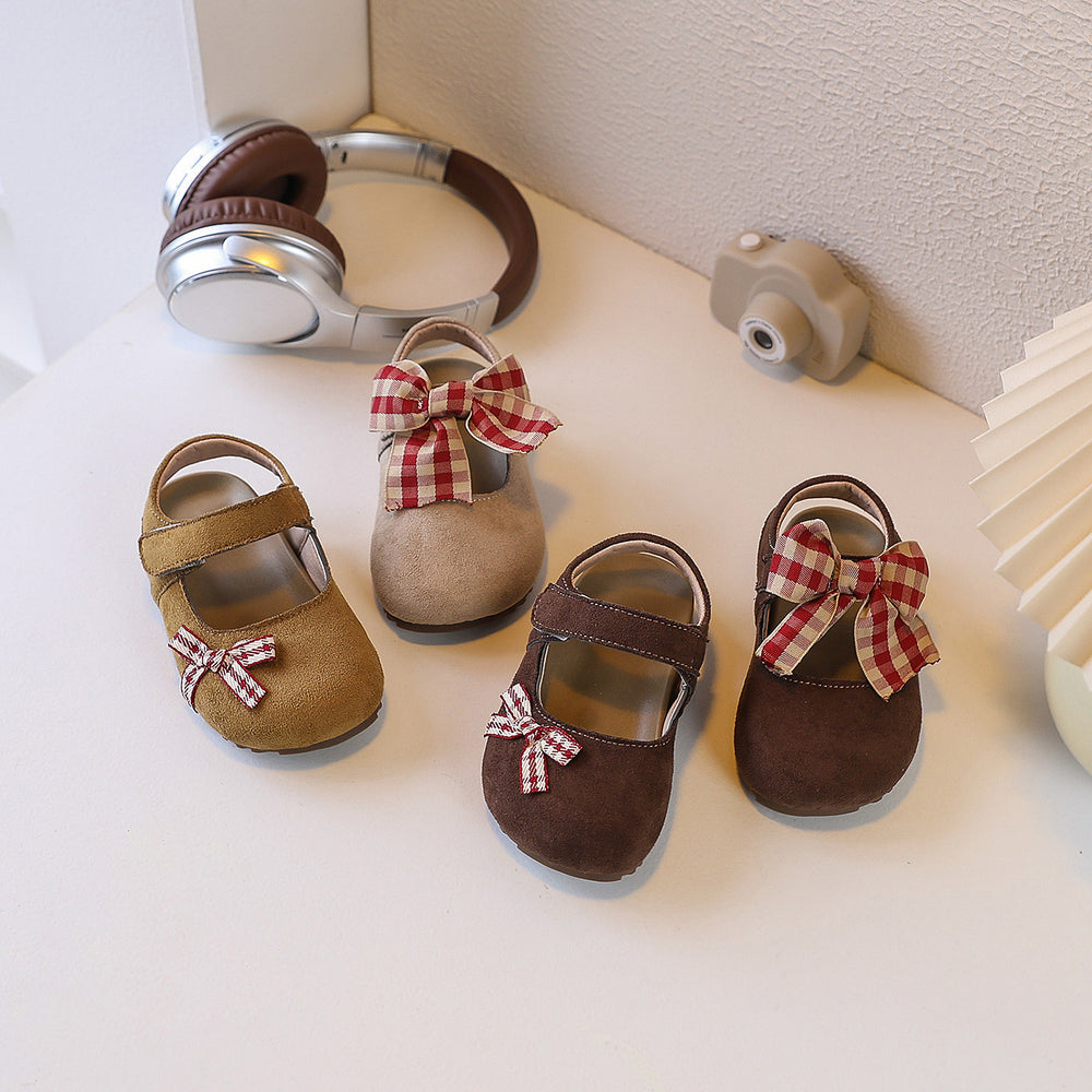 Ready-to-ship square-toe, closed-toe sandals – trendy new spring collection for kids. featuring a round toe, semi-covered design, soft, non-slip soles, and a princess-style aesthetic