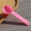 15ml plastic measuring spoon measuring spoon facial mask spoon feed fertilizer laundry detergent powder spoon filled with water 15g