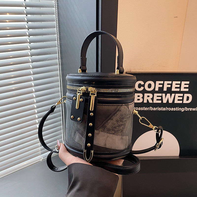 Cross-border wholesale fashion and leisure niche texture bucket bag 2025 new women's bag trend versatile Internet celebrity messenger bag