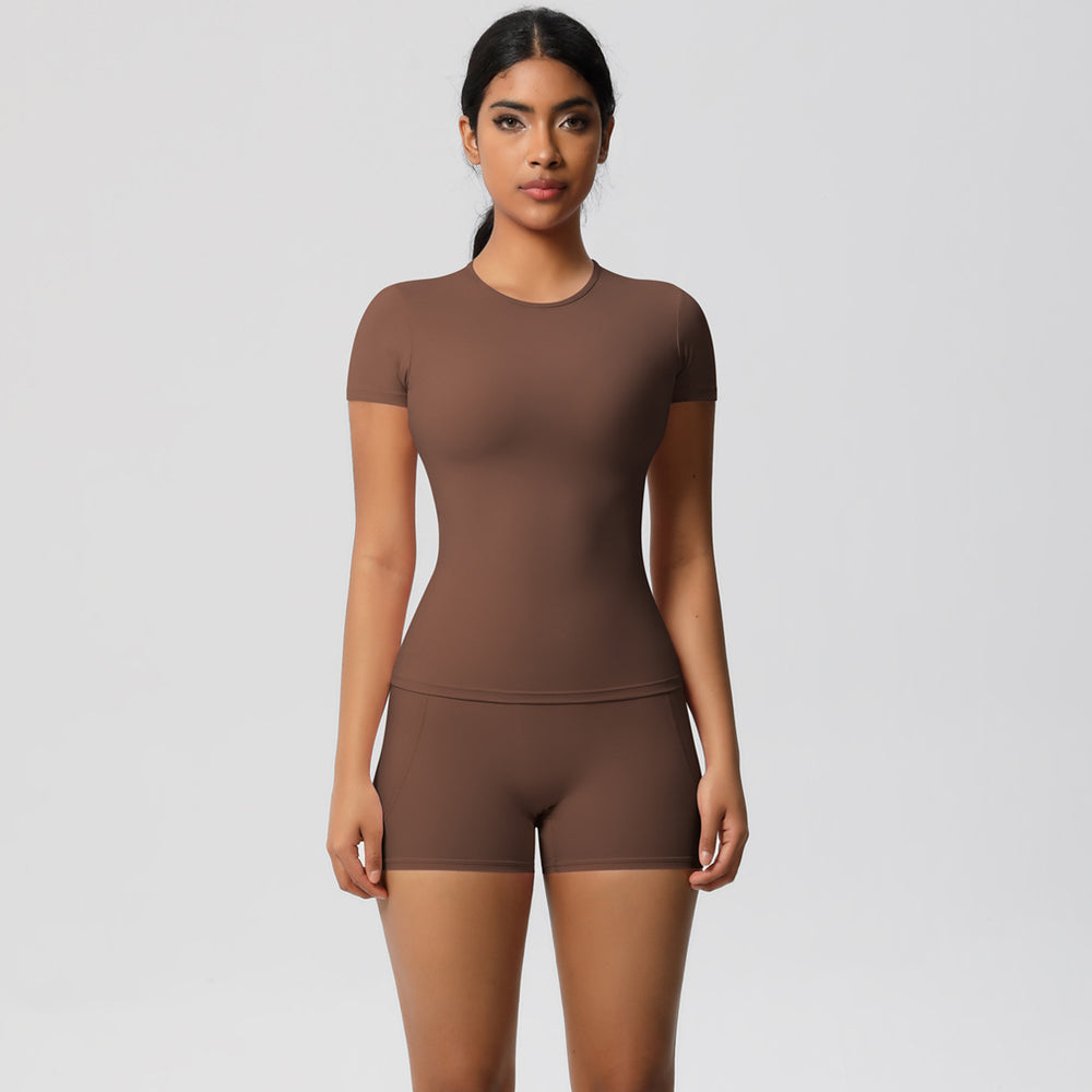 European and american style fleece-lined quick-dry short-sleeve yoga set with pocketed shorts for outdoor running and fitness