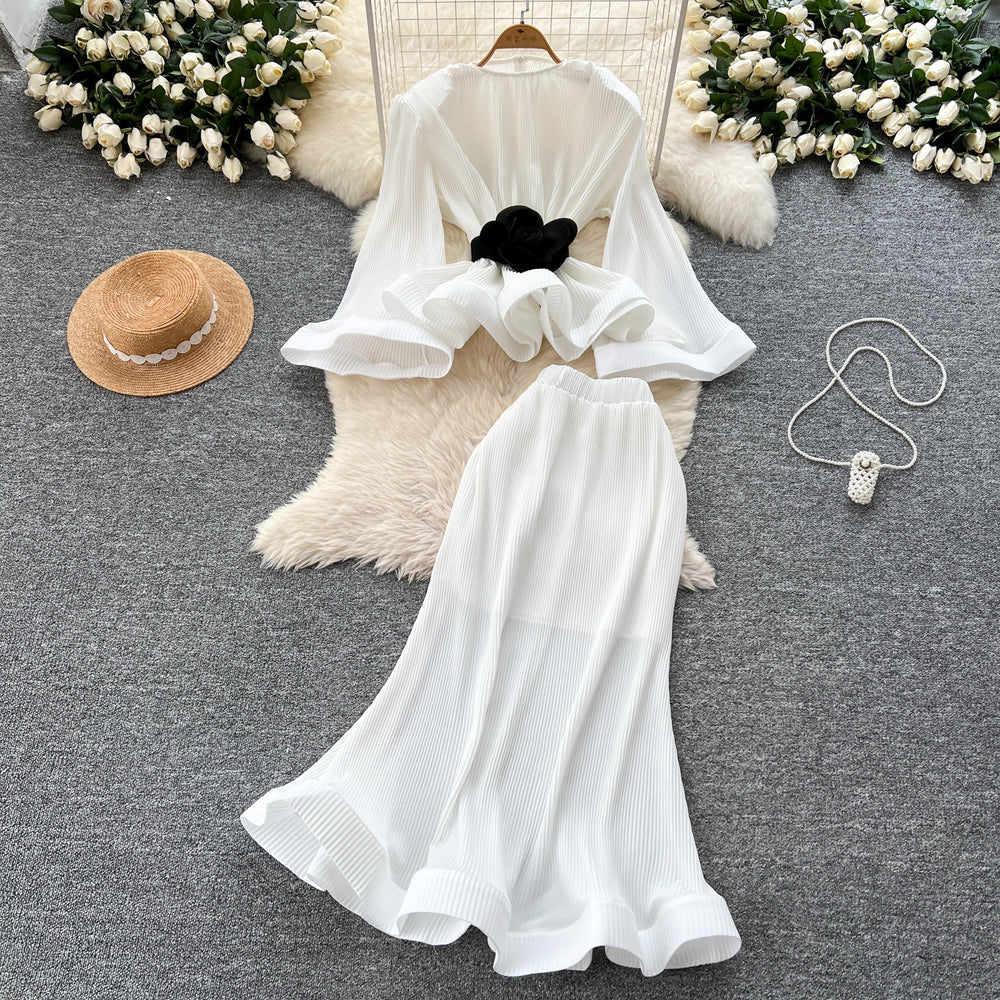 Feminine outfit with sense of design, western style, strappy waist, flared sleeves, pleated tops, high waist, hip-covering fishtail skirt