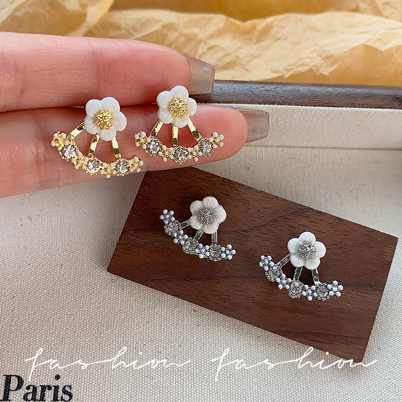 Fashion daisy flower earrings small fresh exquisite earrings 925 silver needle sense of design elegant earrings classy earrings