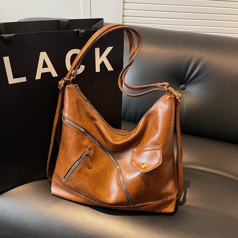 Retro fashion Spice Girl locomotive bag 2025 autumn and winter new shoulder women's bag soft leather messenger bag commuter tote bag