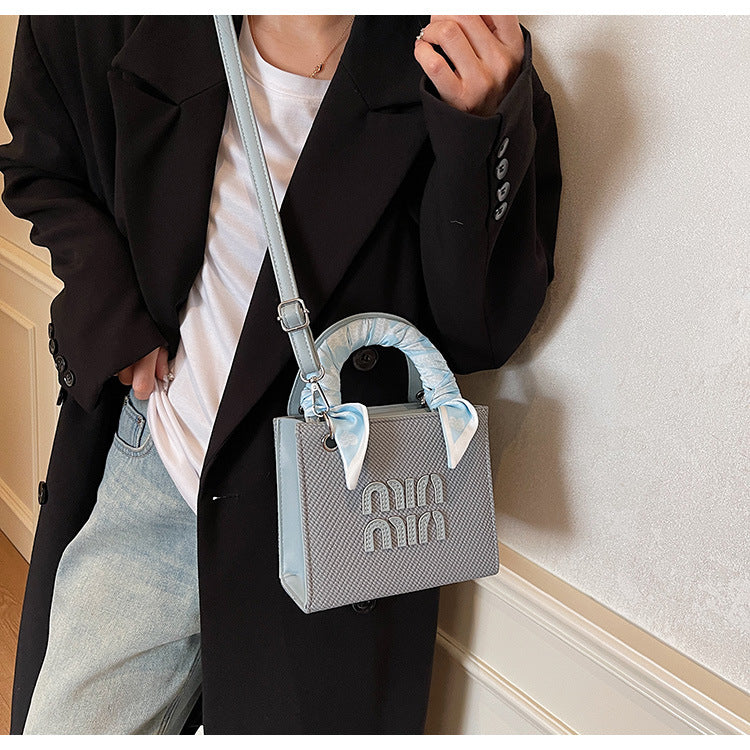 Cross-border premium bag women's autumn and winter 2025 new fashion versatile shoulder messenger bag women's portable Princess Diana bag